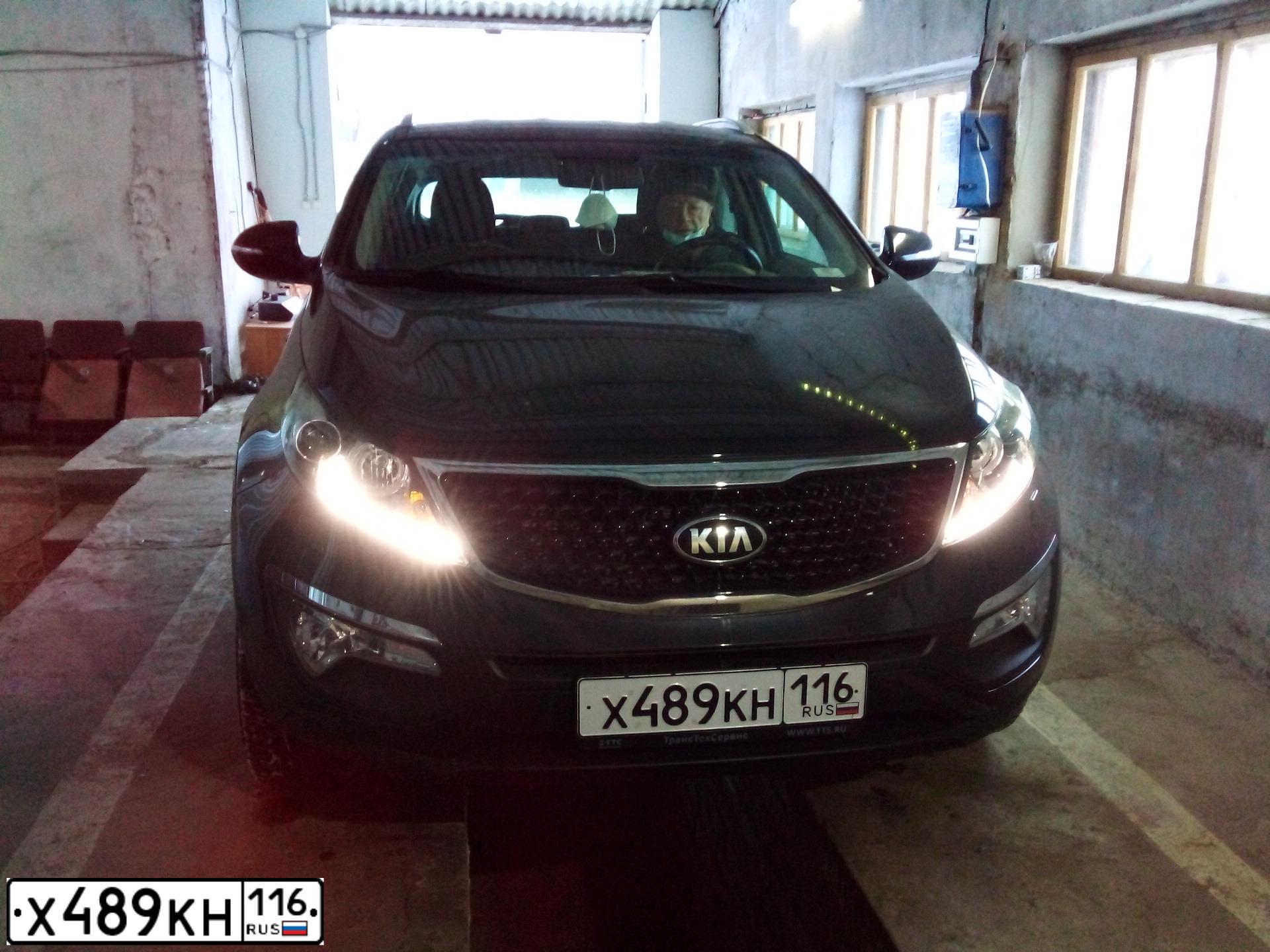 Фото автомобиля KIA SPORTAGE, 2015 — госномер Х489КН116. Цвет: ЧЕРНЫЙ ПЕРЛАМУТР