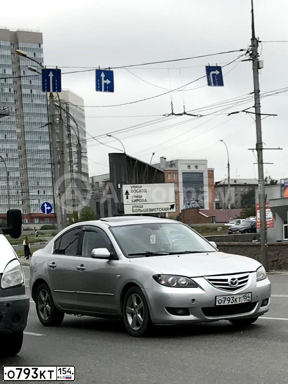 Фото автомобиля MAZDA 3, 2005 — госномер А452НР138. Цвет: Серебристый