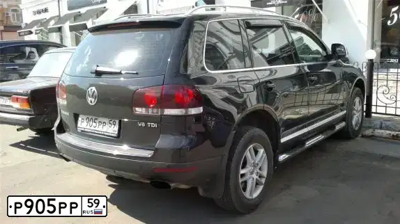 Фото автомобиля VOLKSWAGEN TOUAREG, 2007 — госномер Р905РР59. Цвет: ЧЕРНЫЙ