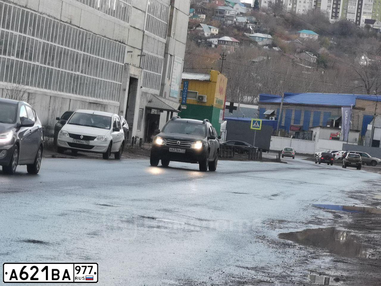 Фото автомобиля OPEL АСТРА, 2008 — госномер В416ВМ977. Цвет: Красный