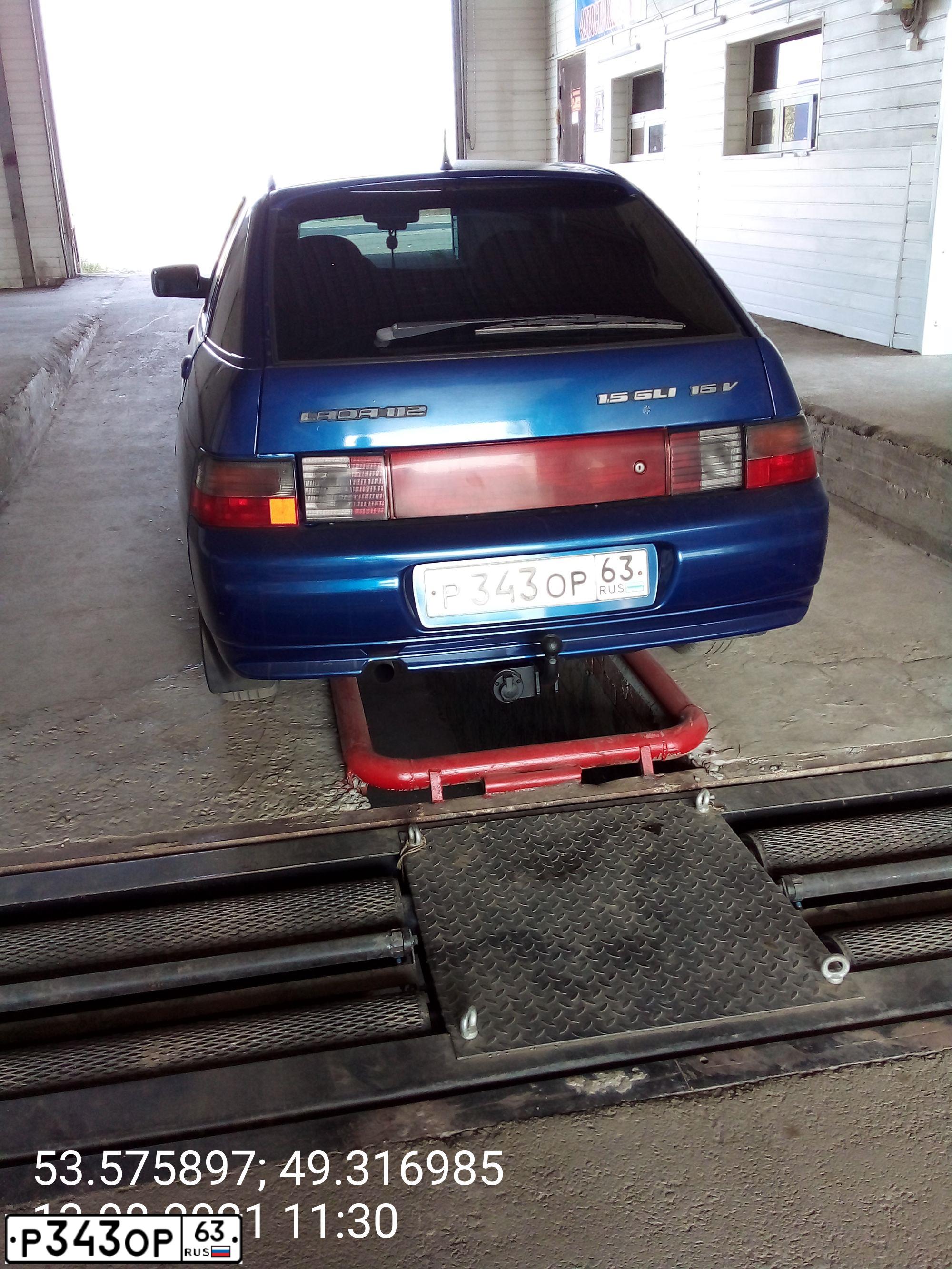 Фото автомобиля LADA 2112 LADA, 2003 — госномер Р343ОР63. Цвет: СЕРЕБРИСТО-ЯРКО-СИНИЙ