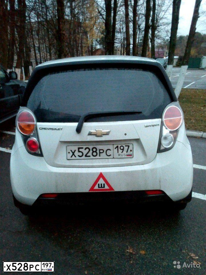 Фото автомобиля CHEVROLET SPARK, 2011 — госномер Х528РС197. Цвет: БЕЛЫЙ