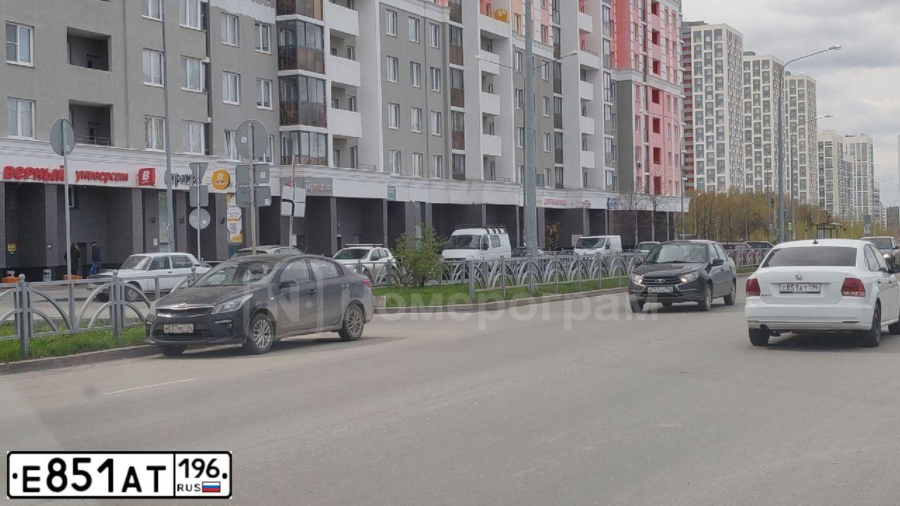 Фото автомобиля TAGAZ SONATA, 2006 — госномер Е851АТ196. Цвет: ЧЕРНЫЙ