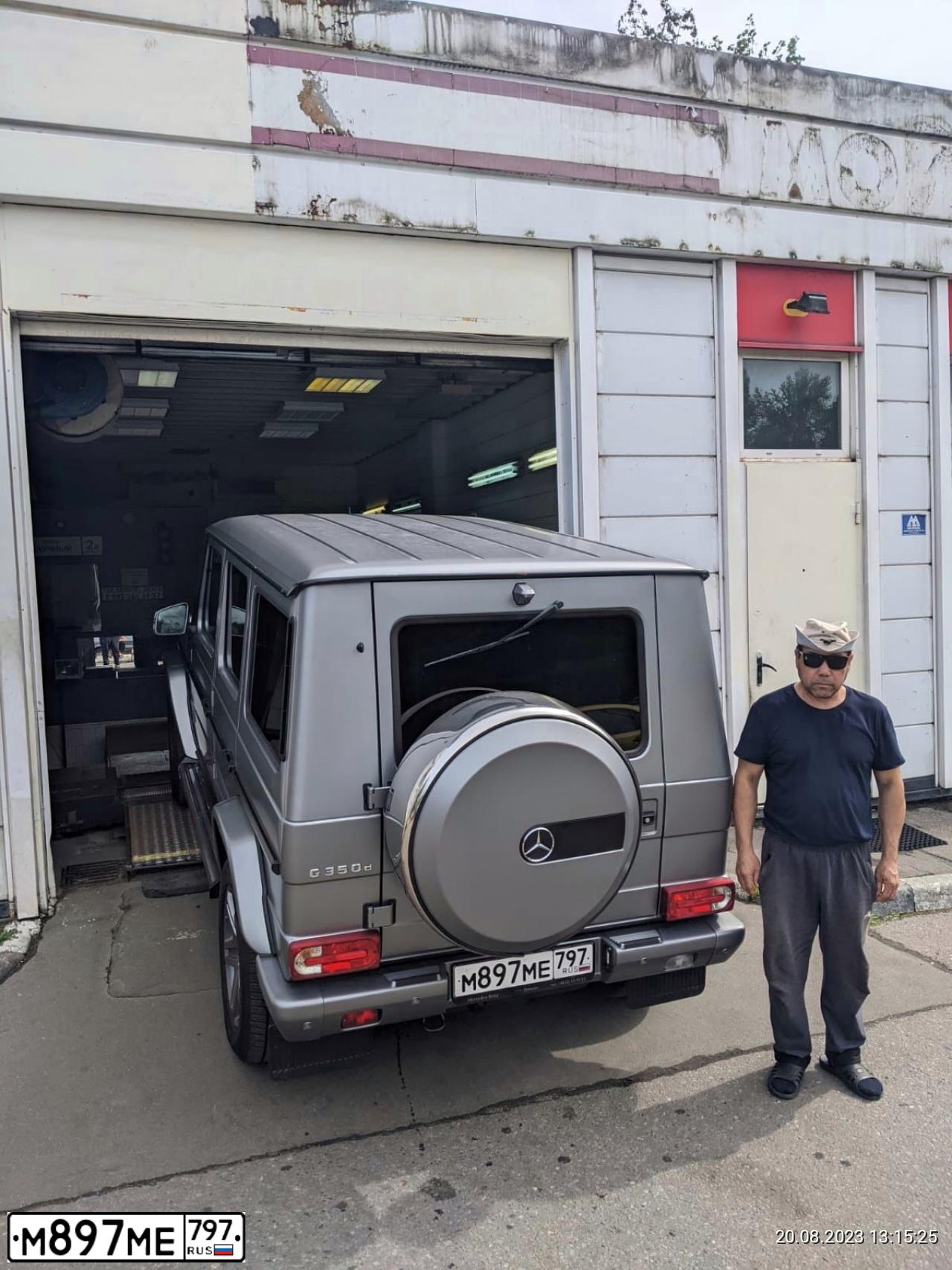 Фото автомобиля MERCEDES G-KLASSE, 2017 — госномер М013НТ77. Цвет: Серый