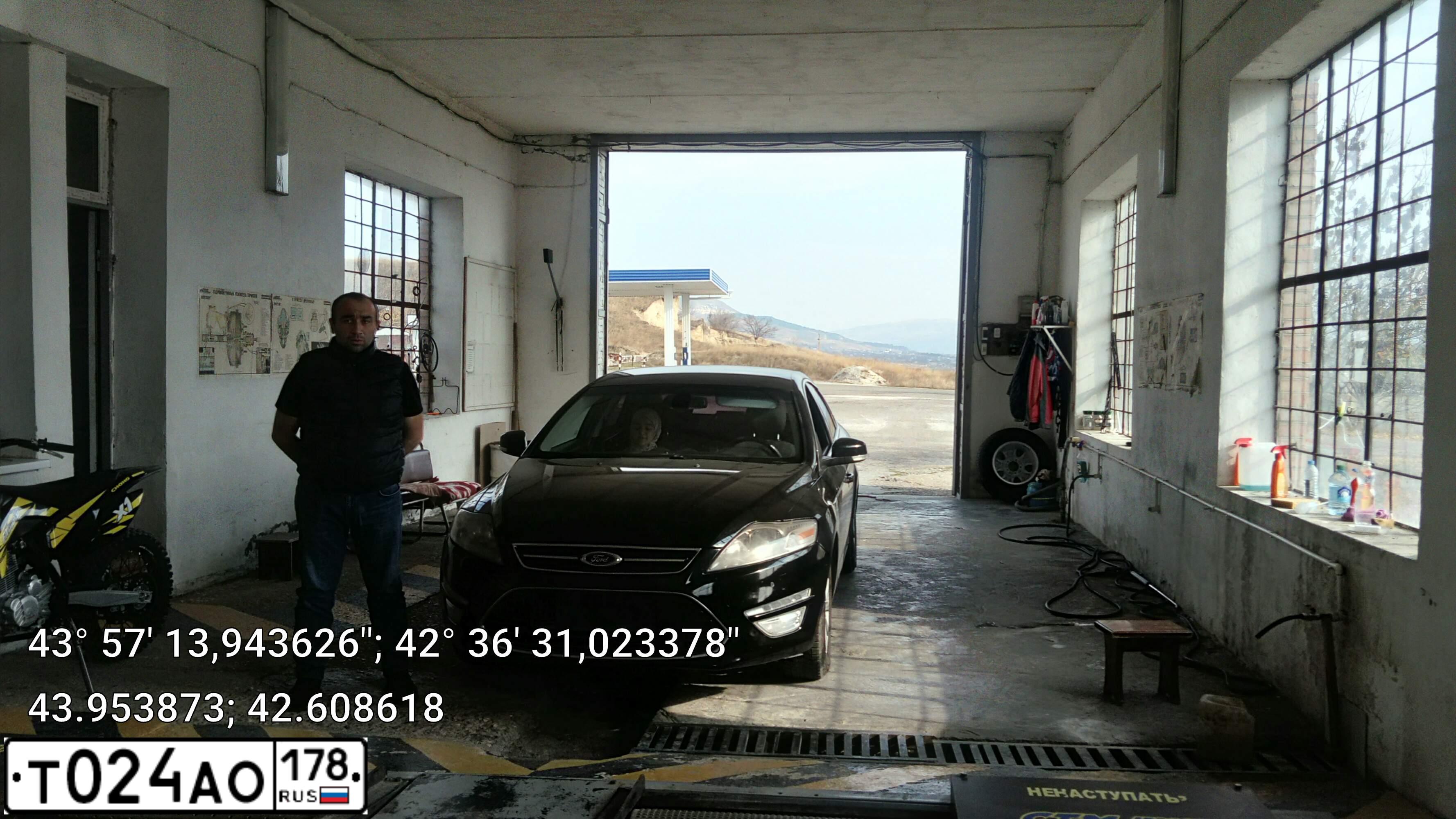 Фото автомобиля FORD MONDEO, 2014 — госномер Т024АО178. Цвет: ЧЕРНЫЙ