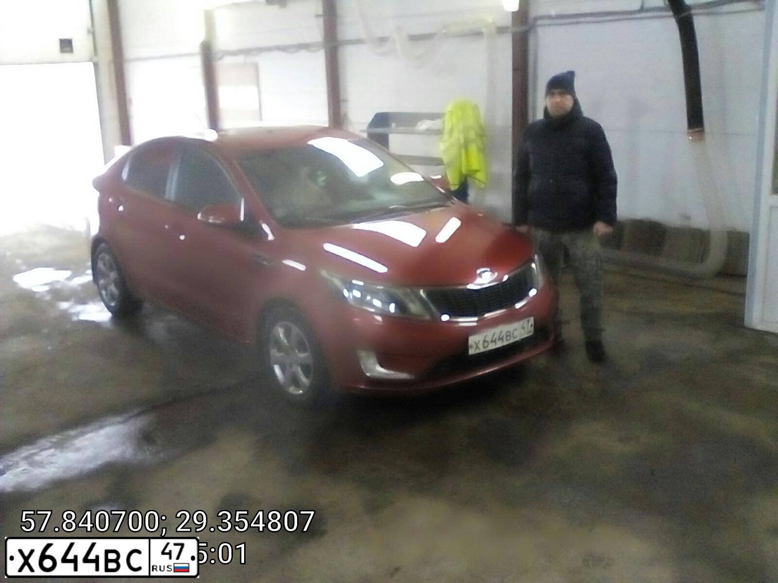 Фото автомобиля KIA RIO, 2012 — госномер Р235НУ46. Цвет: Красный