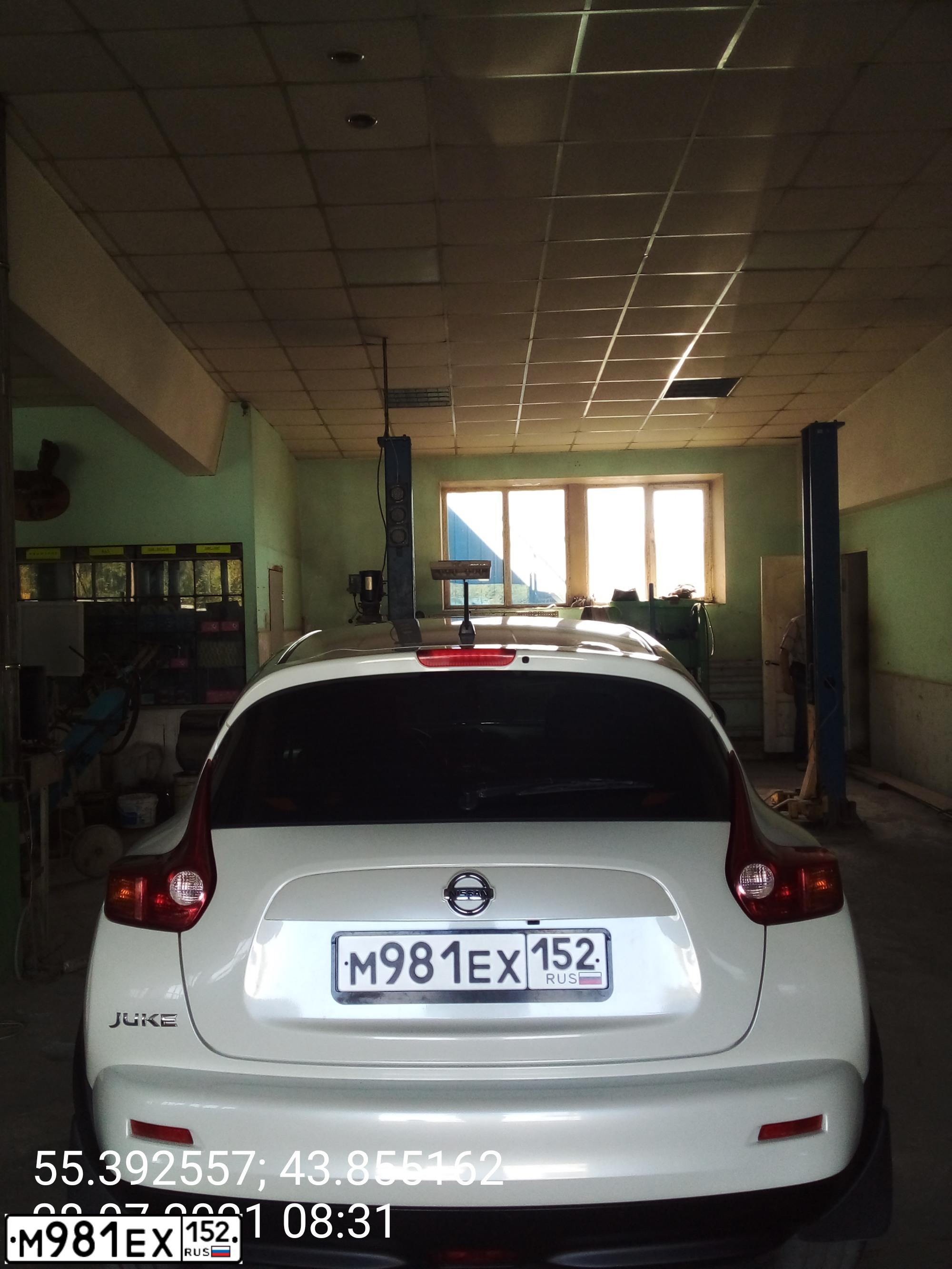 Фото автомобиля NISSAN JUKE, 2013 — госномер М981ЕХ152. Цвет: Белый