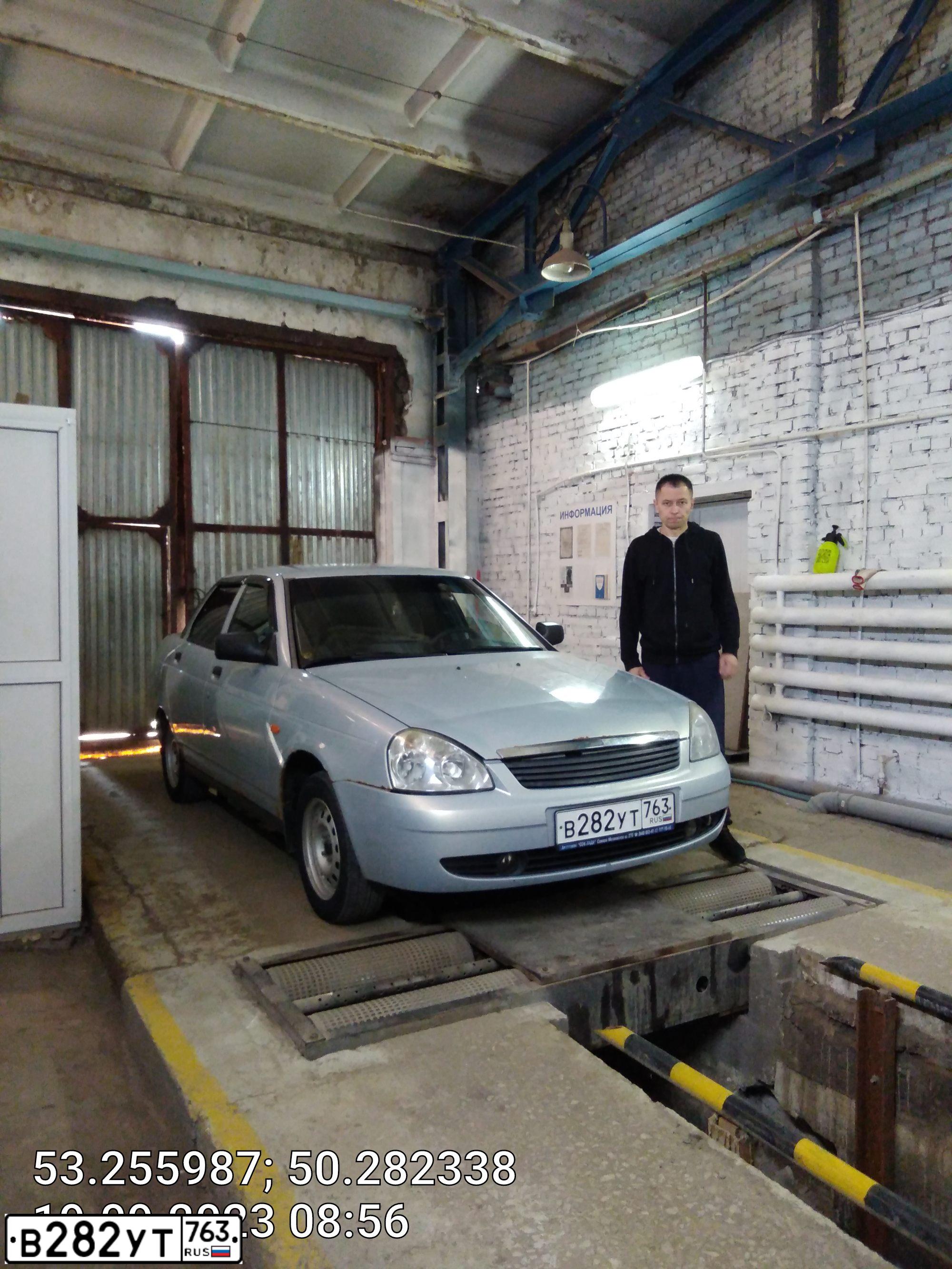 Фото автомобиля LADA 2170 PRIORA, 2008 — госномер С718ТУ163. Цвет: Серебристо-желто-голубой