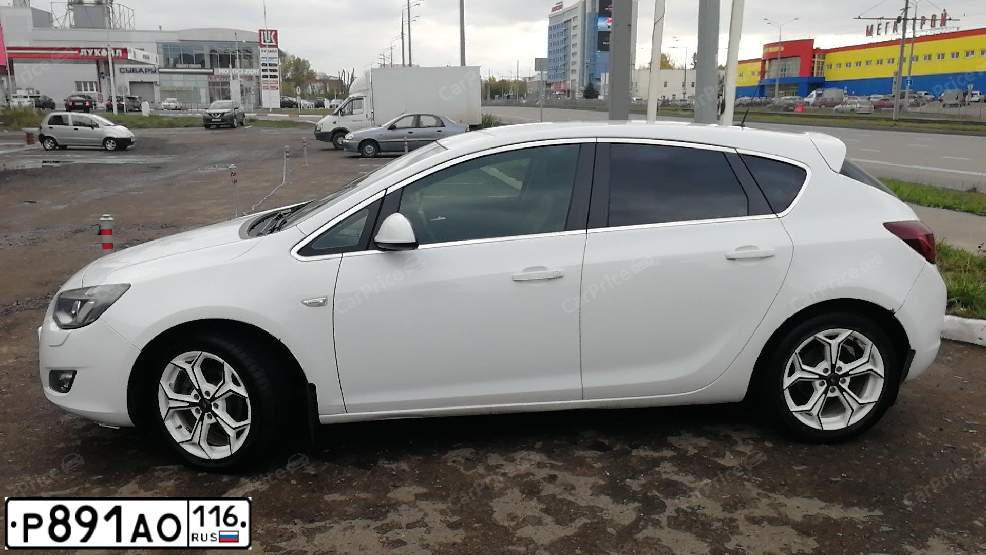 Фото автомобиля OPEL ASTRA, 2012 — госномер Е735НХ716. Цвет: Белый