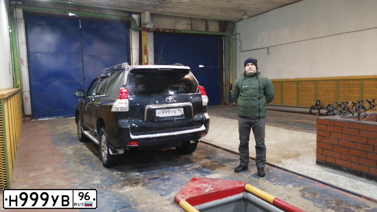Фото автомобиля MERCEDES-BENZ E320, 2003 — госномер Х426МЕ72. Цвет: Темно-синий