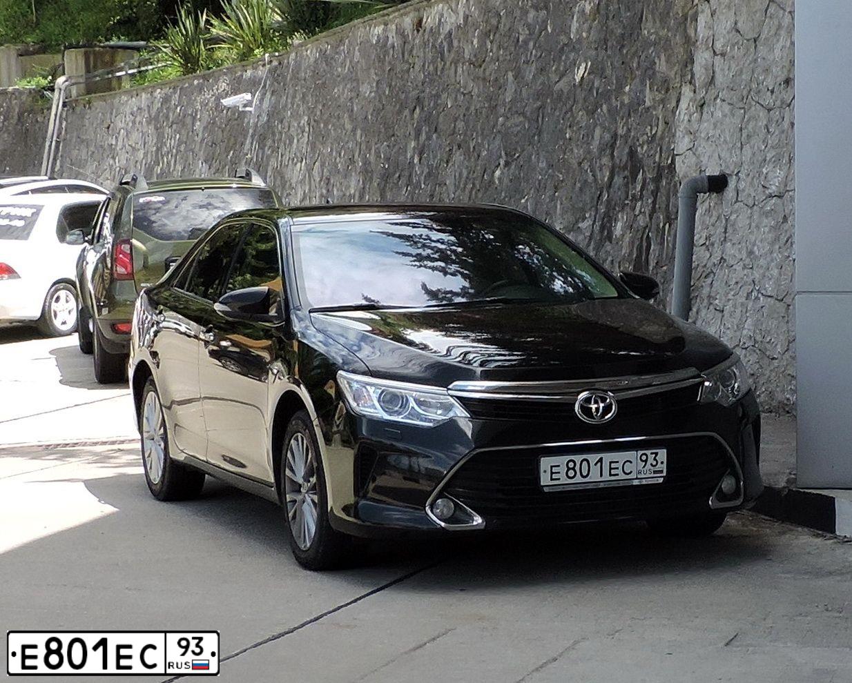 Фото автомобиля TOYOTA CAMRY, 2016 — госномер Е801ЕС93. Цвет: ЧЕРНЫЙ МЕТАЛЛИК
