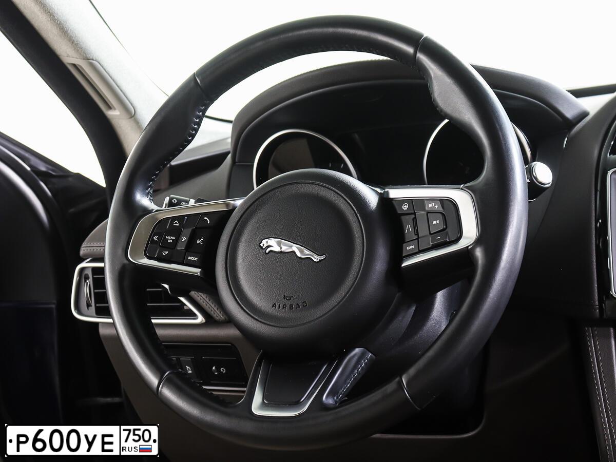 Фото автомобиля JAGUAR F-PACE, 2019 — госномер Н080РМ790