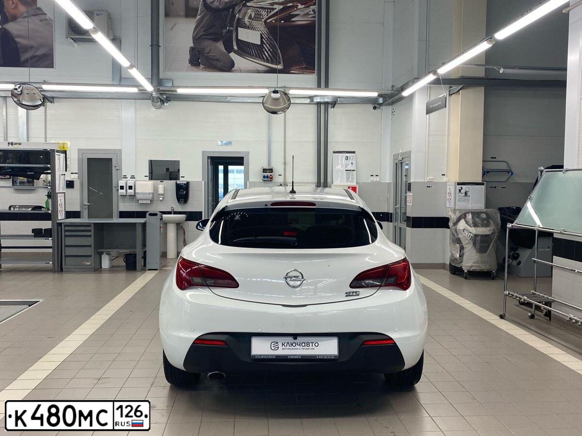 Фото автомобиля OPEL ASTRA, 2013 — госномер О292СА193. Цвет: Белый