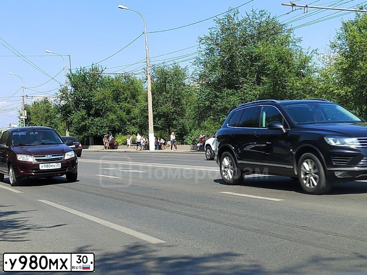 Фото автомобиля LADA 2190 GRANTA, 2013 — госномер К962СУ134. Цвет: ТЕМНО-ВИШНЕВЫЙ
