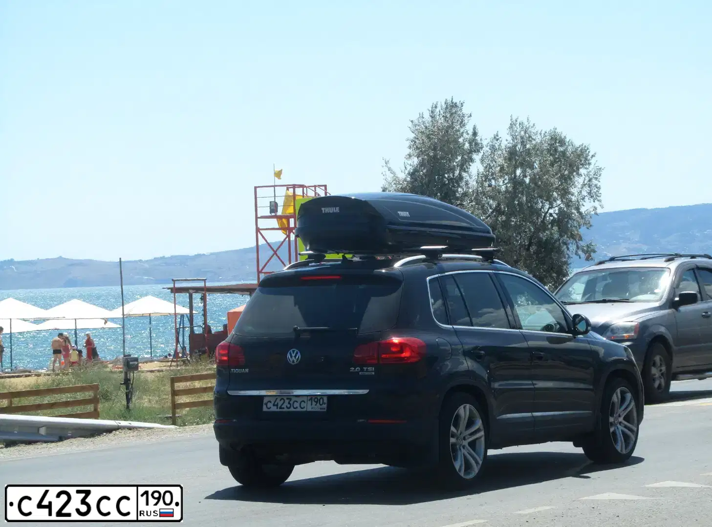 Фото автомобиля VOLKSWAGEN TIGUAN, 2012 — госномер С423СС190. Цвет: ЧЕРНЫЙ