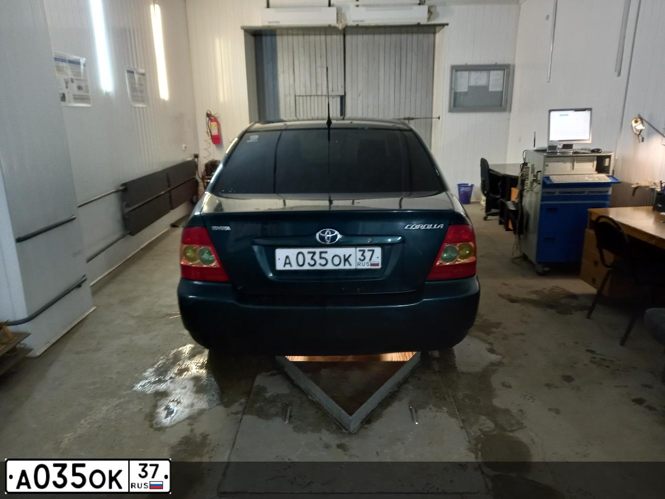 Фото автомобиля TOYOTA COROLLA, 2006 — госномер С977ТН69. Цвет: Темно-зеленый