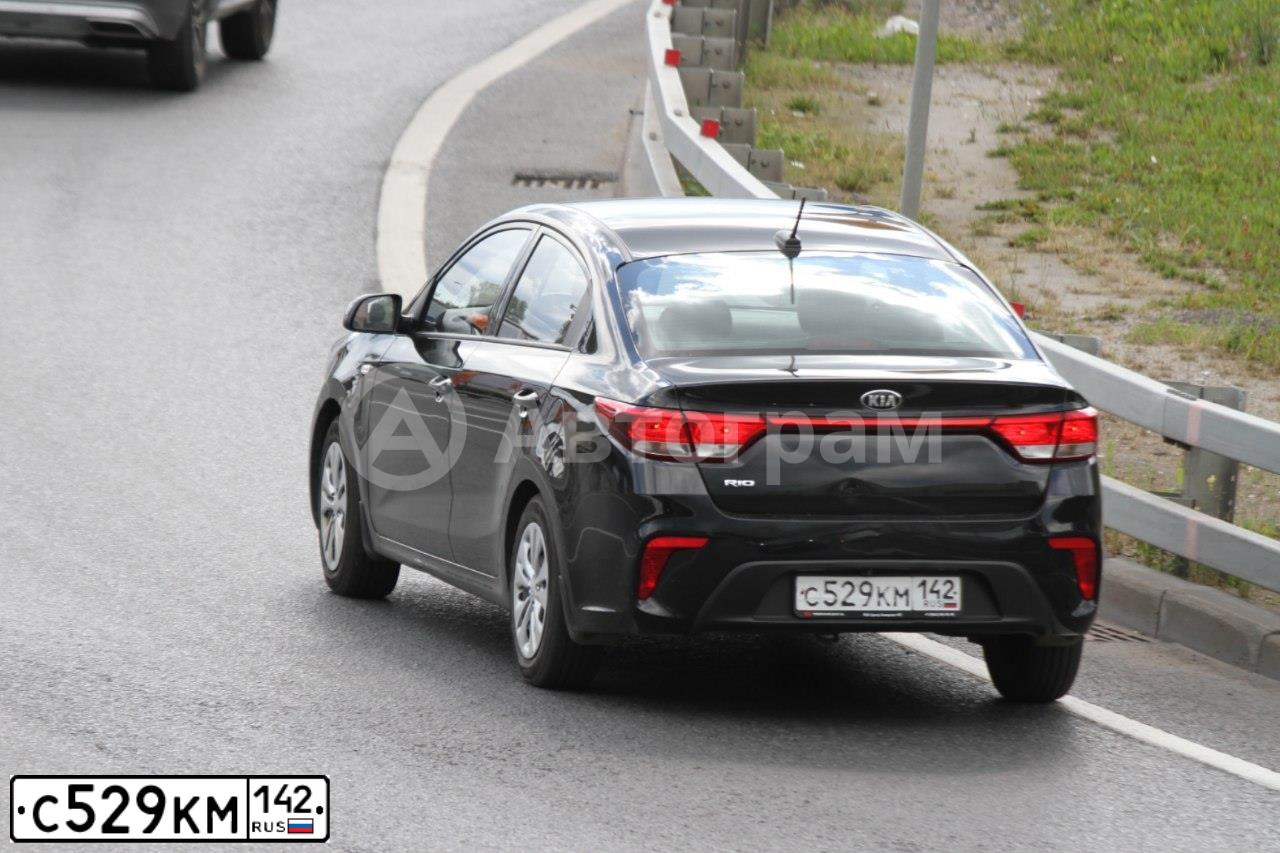 Фото автомобиля KIA RIO, 2019 — госномер С529КМ142. Цвет: ЧЕРНЫЙ