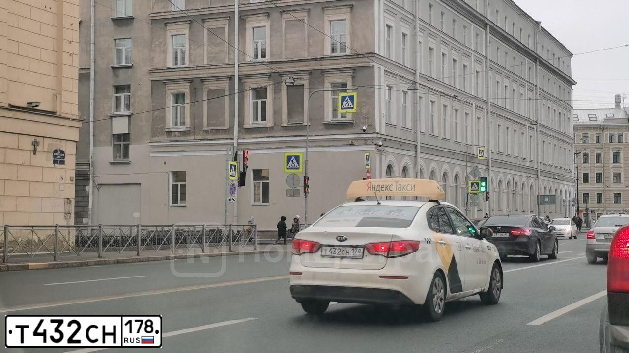 Фото автомобиля KIA RIO, 2015 — госномер Т432СН178. Цвет: БЕЛЫЙ