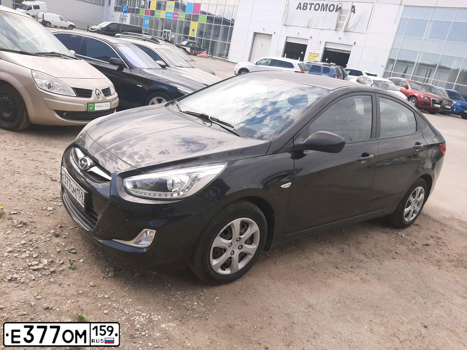 Фото автомобиля HYUNDAI SOLARIS, 2014 — госномер О715ВМ154. Цвет: ЧЕРНЫЙ