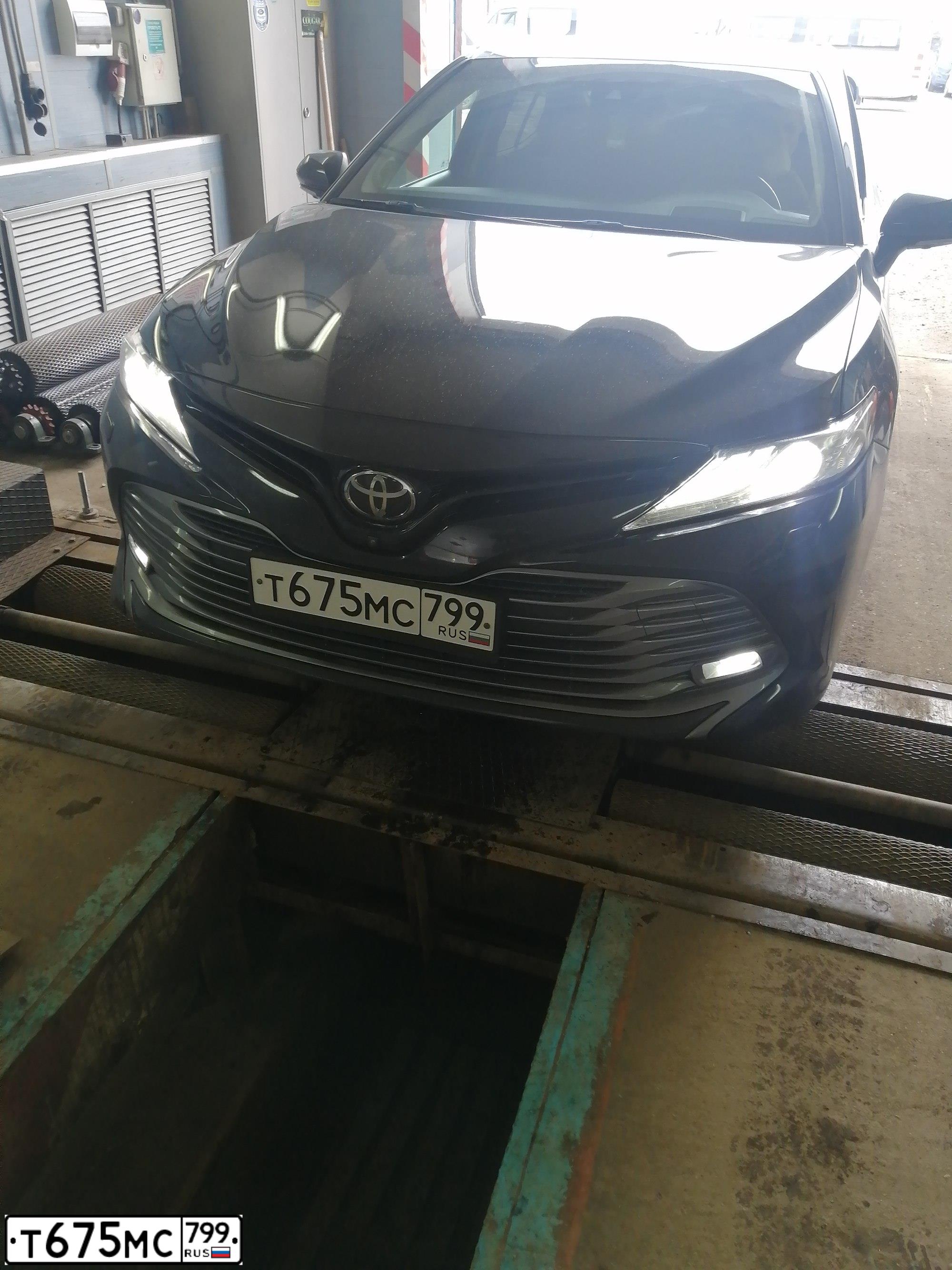Фото автомобиля TOYOTA CAMRY, 2018 — госномер У791АР977. Цвет: ЧЕРНЫЙ МЕТАЛЛИК