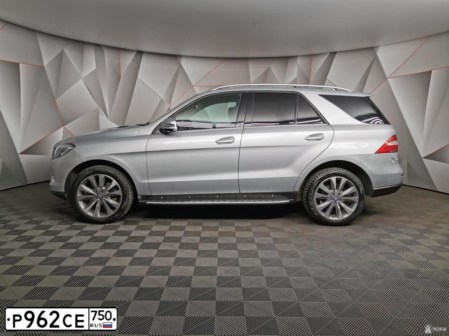Фото автомобиля MERCEDES M-KLASSE, 2013 — госномер Р962СЕ750. Цвет: СЕРЕБРИСТЫЙ