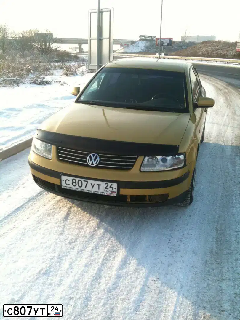 Фото автомобиля VOLKSWAGEN PASSAT, 1998 — госномер С807УТ24. Цвет: ЖЕЛТЫЙ