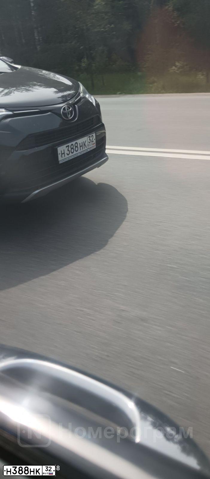 Фото автомобиля TOYOTA RAV4, 2018 — госномер Н388НК32. Цвет: ЧЕРНЫЙ МЕТАЛЛИК