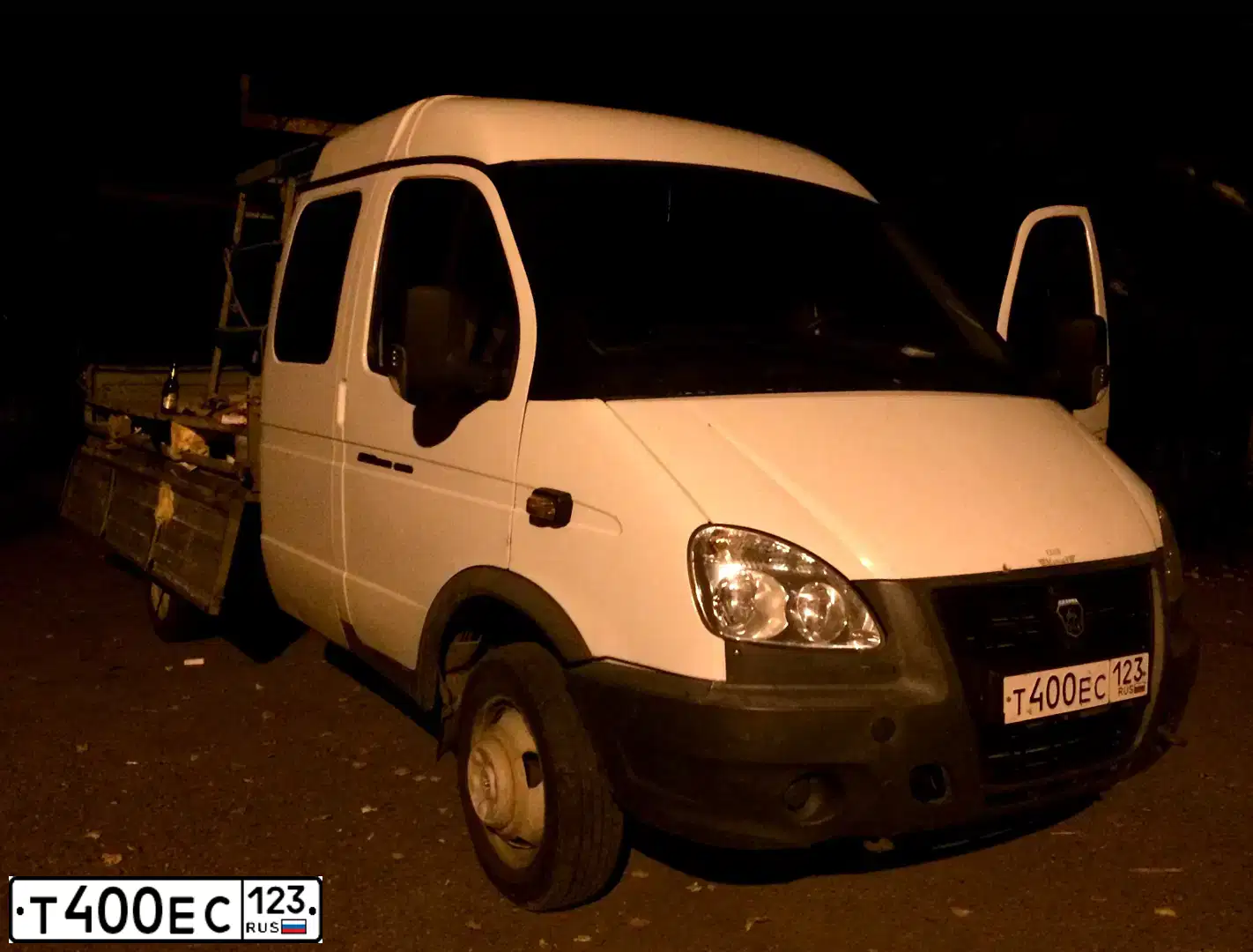 Фото автомобиля GAZ 3302 GAZEL, 2011 — госномер Т400ЕС123. Цвет: БЕЛЫЙ