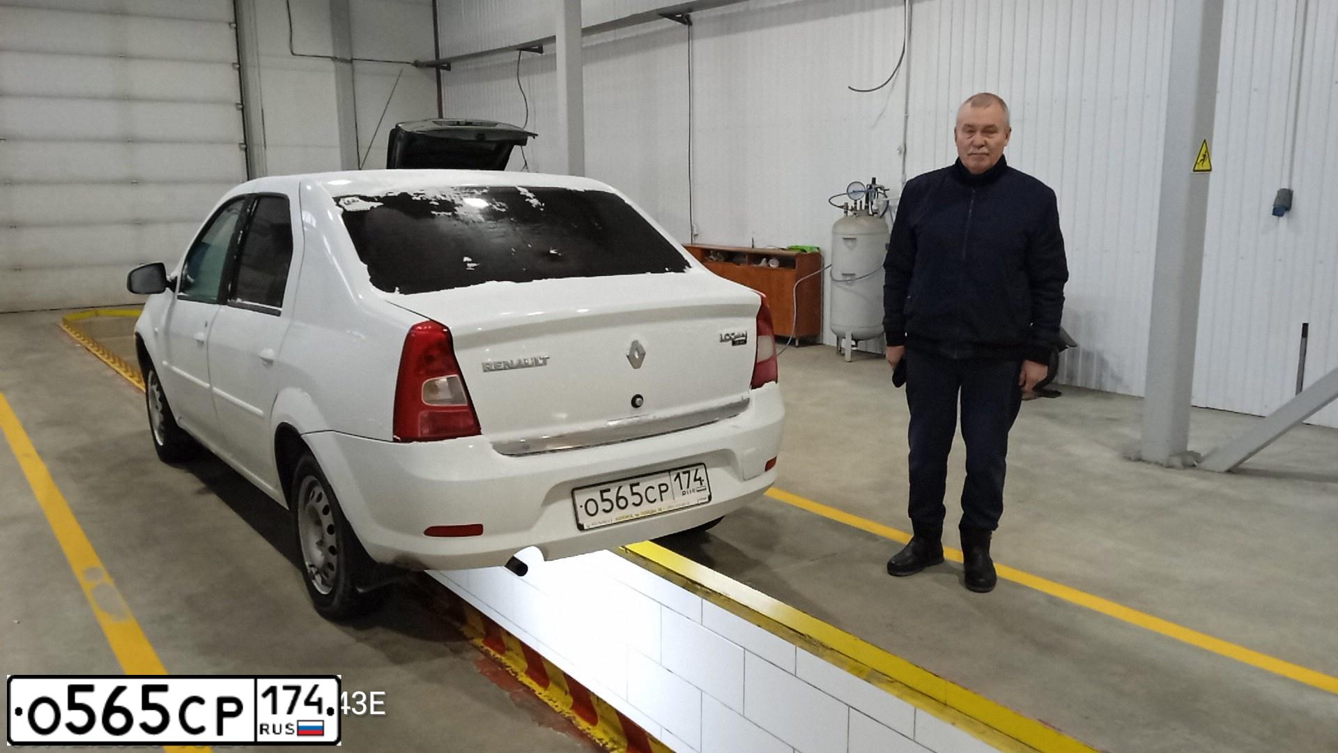 Фото автомобиля RENAULT LOGAN, 2013 — госномер Т595ЕА196. Цвет: БЕЛЫЙ