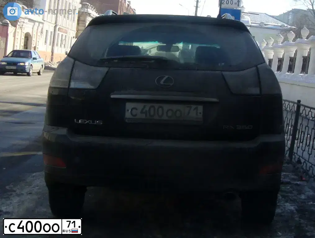 Фото автомобиля TOYOTA LAND CRUISER 200, 2011 — госномер Н562АР250. Цвет: Белый