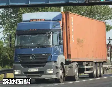 Фото автомобиля MERCEDES AXOR, 2008 — госномер К952КТ178. Цвет: синий