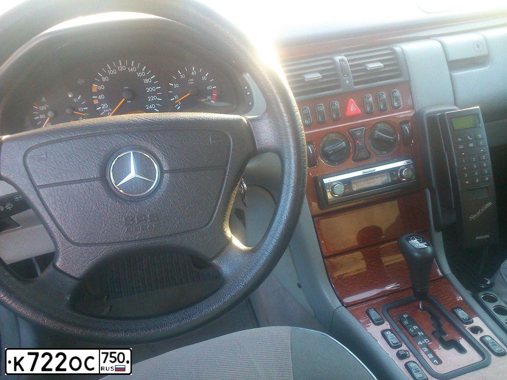 Фото автомобиля MERCEDES E-KLASSE, 1999 — госномер С682СН799. Цвет: ЧЕРНЫЙ