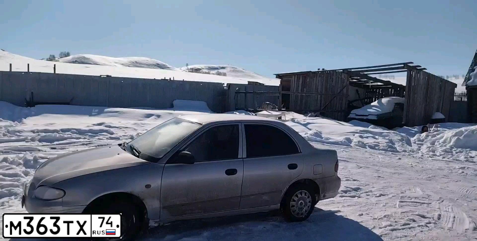 Фото автомобиля HYUNDAI ACCENT, 1997 — госномер Н862ВС38. Цвет: Серебристый