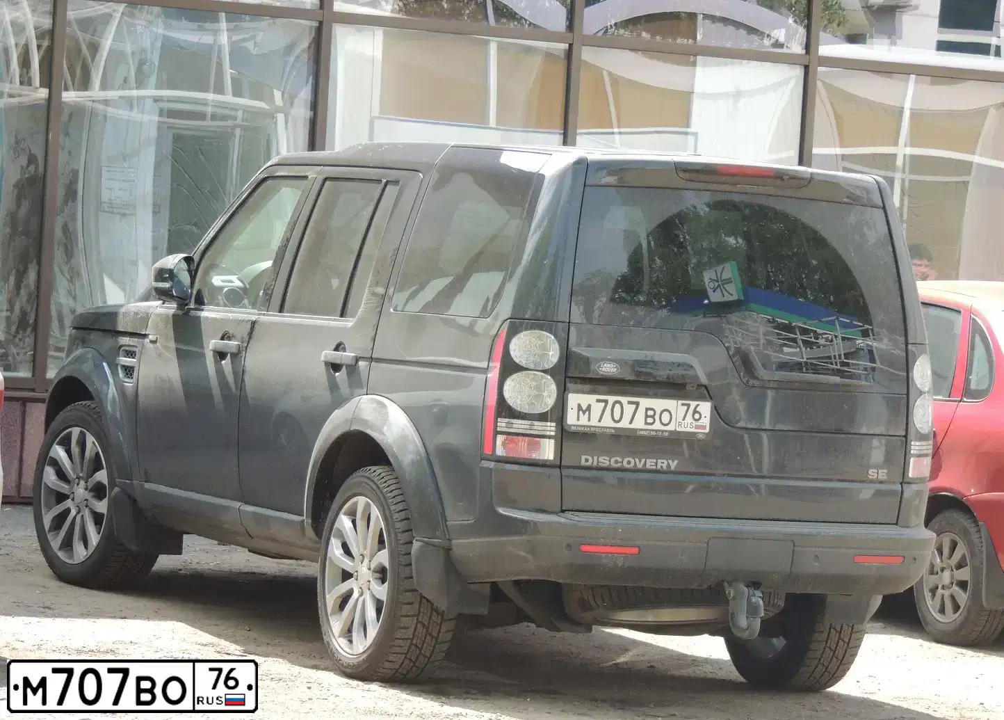Фото автомобиля LANDROVER DISCOVERY, 2014 — госномер Е247АХ76. Цвет: ЧЕРНЫЙ