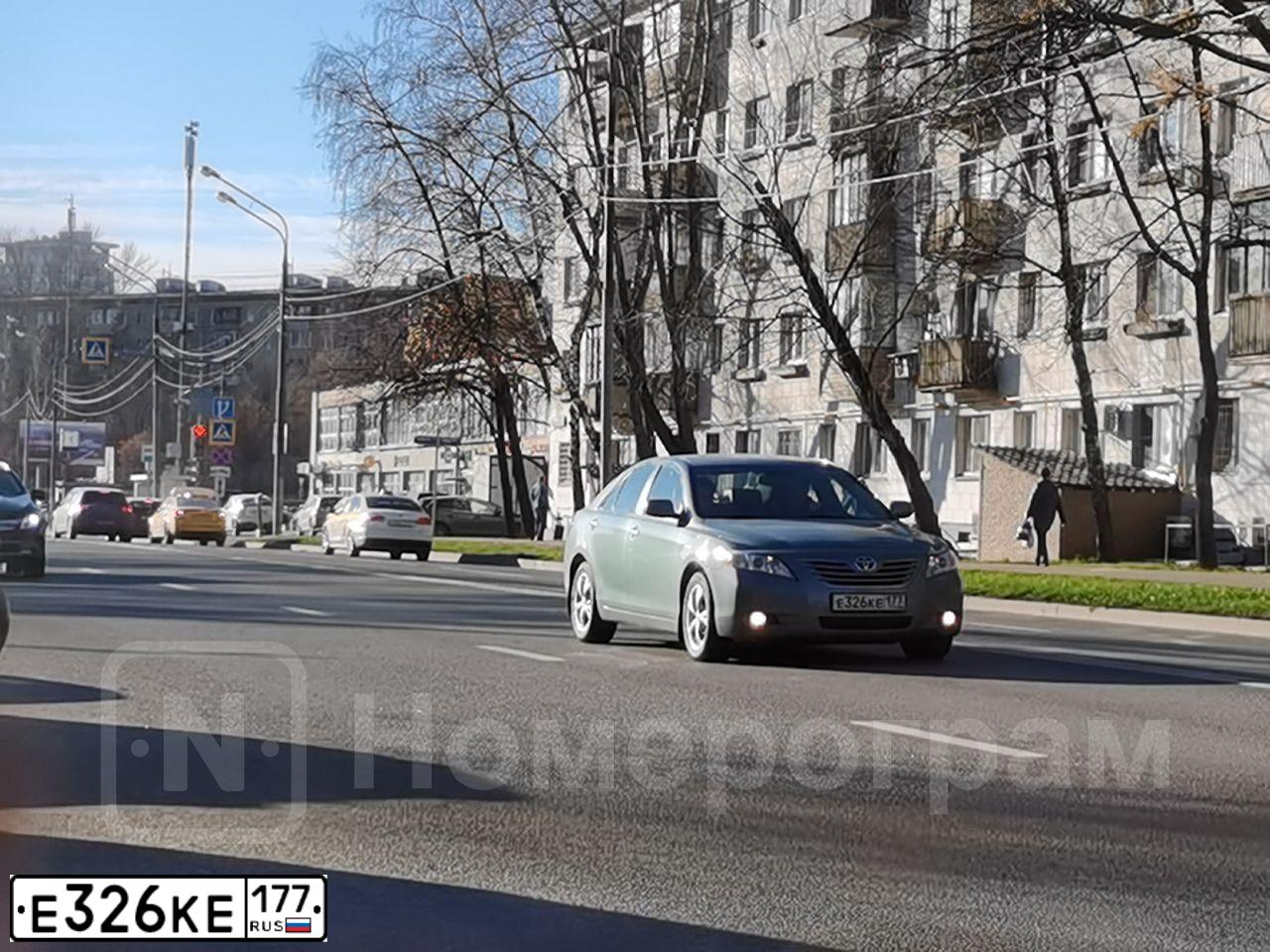 Фото автомобиля TOYOTA CAMRY, 2006 — госномер Е326КЕ177. Цвет: БИРЮЗОВЫЙ