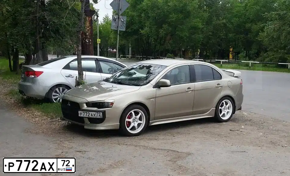 Фото автомобиля MITSUBISHI LANCER, 2008 — госномер Р772АХ72. Цвет: БЕЖЕВЫЙ