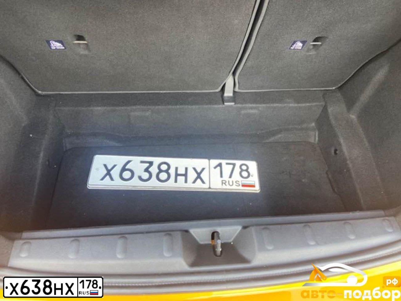Фото автомобиля MINI МИНИ COOPER, 2017 — госномер Н426АУ198. Цвет: желто-оранжевый