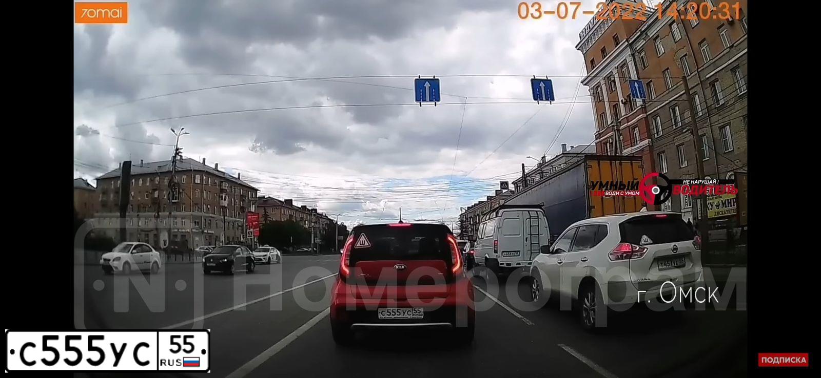 Фото автомобиля KIA SOUL, 2017 — госномер С555УС55. Цвет: Красный