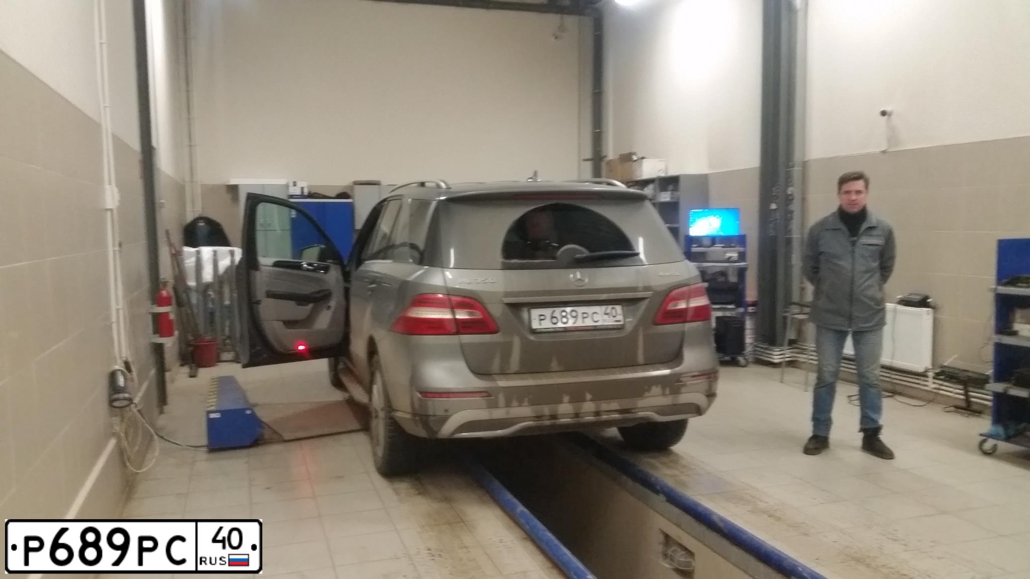 Фото автомобиля MERCEDES-BENZ ML350, 2012 — госномер В757НХ03. Цвет: СЕРЫЙ