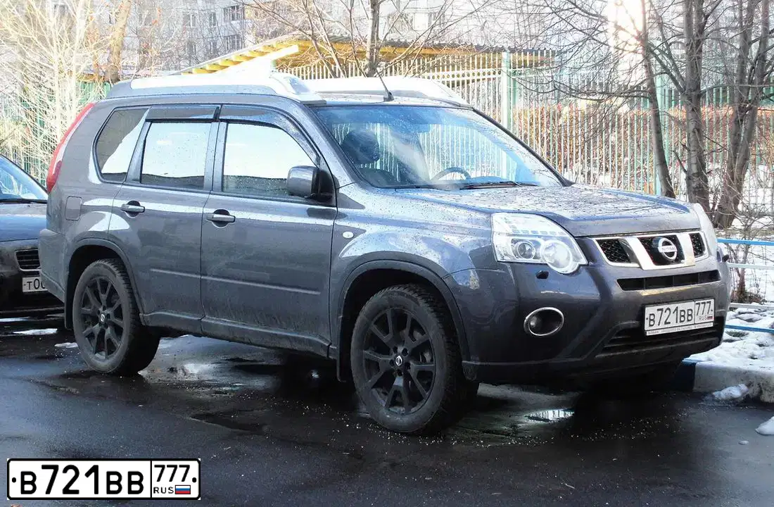 Фото автомобиля NISSAN X-TRAIL, 2013 — госномер В721ВВ777. Цвет: СЕРЫЙ