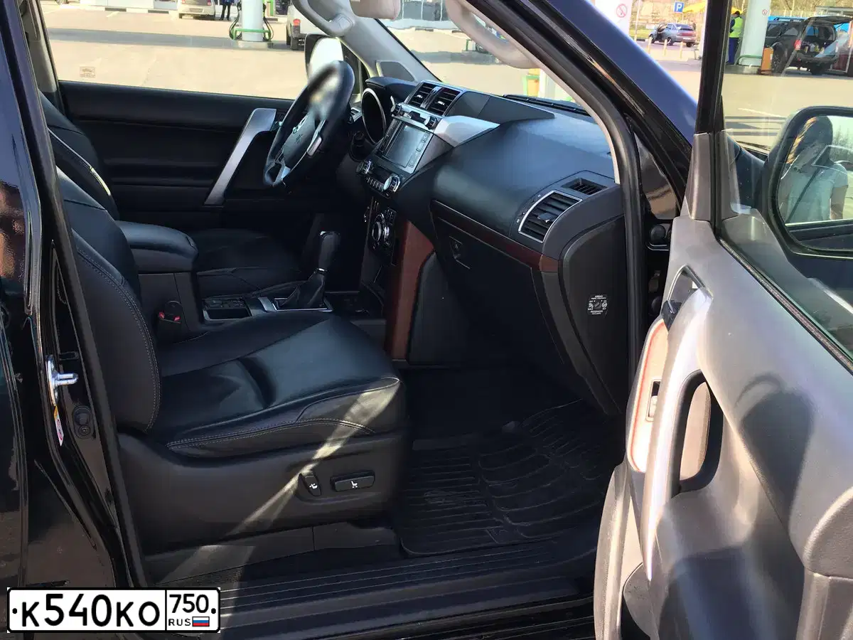 Фото автомобиля TOYOTA LANDCRUISER, 2015 — госномер К540КО750. Цвет: ЧЕРНЫЙ