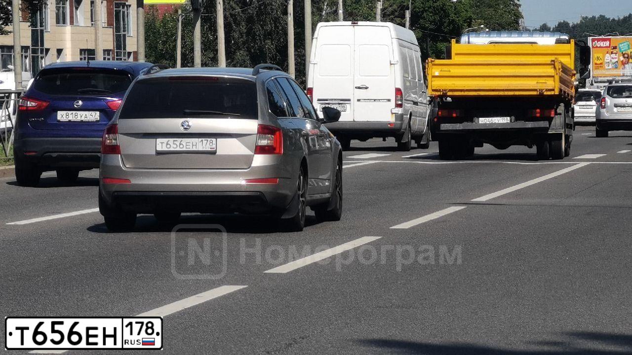 Фото автомобиля SKODA OCTAVIA, 2014 — госномер Т656ЕН178. Цвет: БЕЖЕВЫЙ