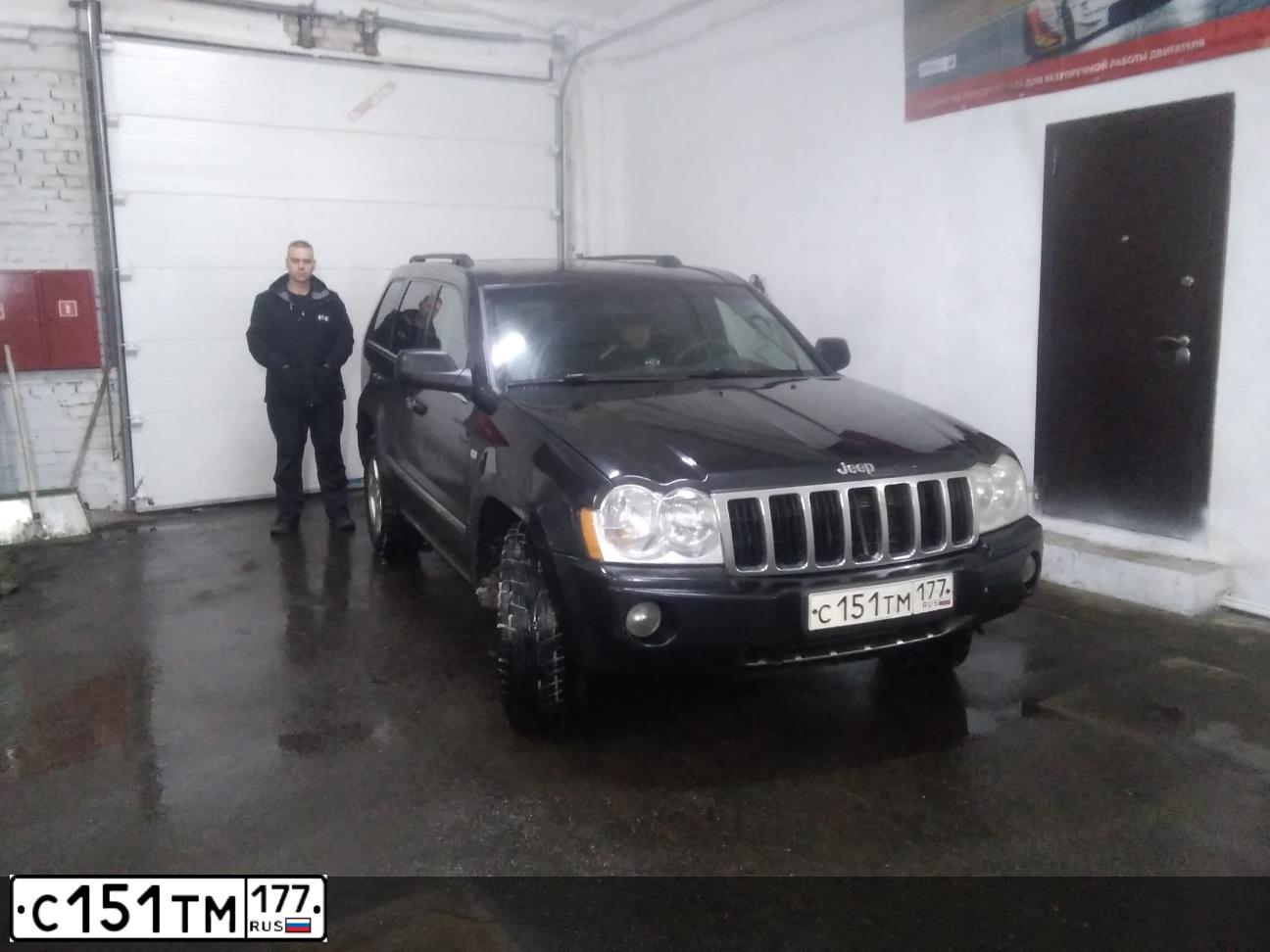 Фото автомобиля JEEP GRAND CHEROKEE, 2006 — госномер С151ТМ177. Цвет: ЧЕРНЫЙ