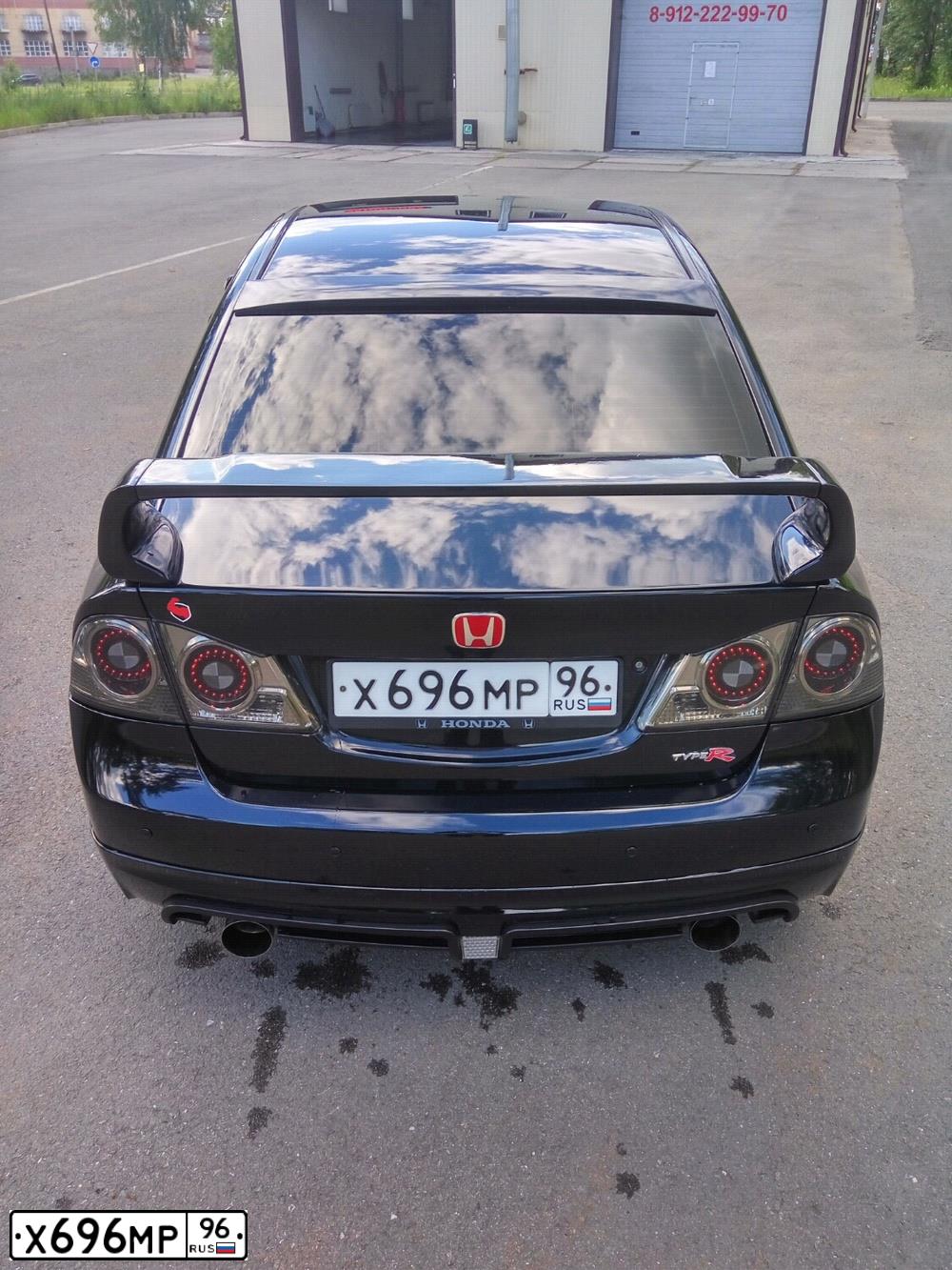 Фото автомобиля FORD FIESTA, 2008 — госномер Н052КО82. Цвет: Красный