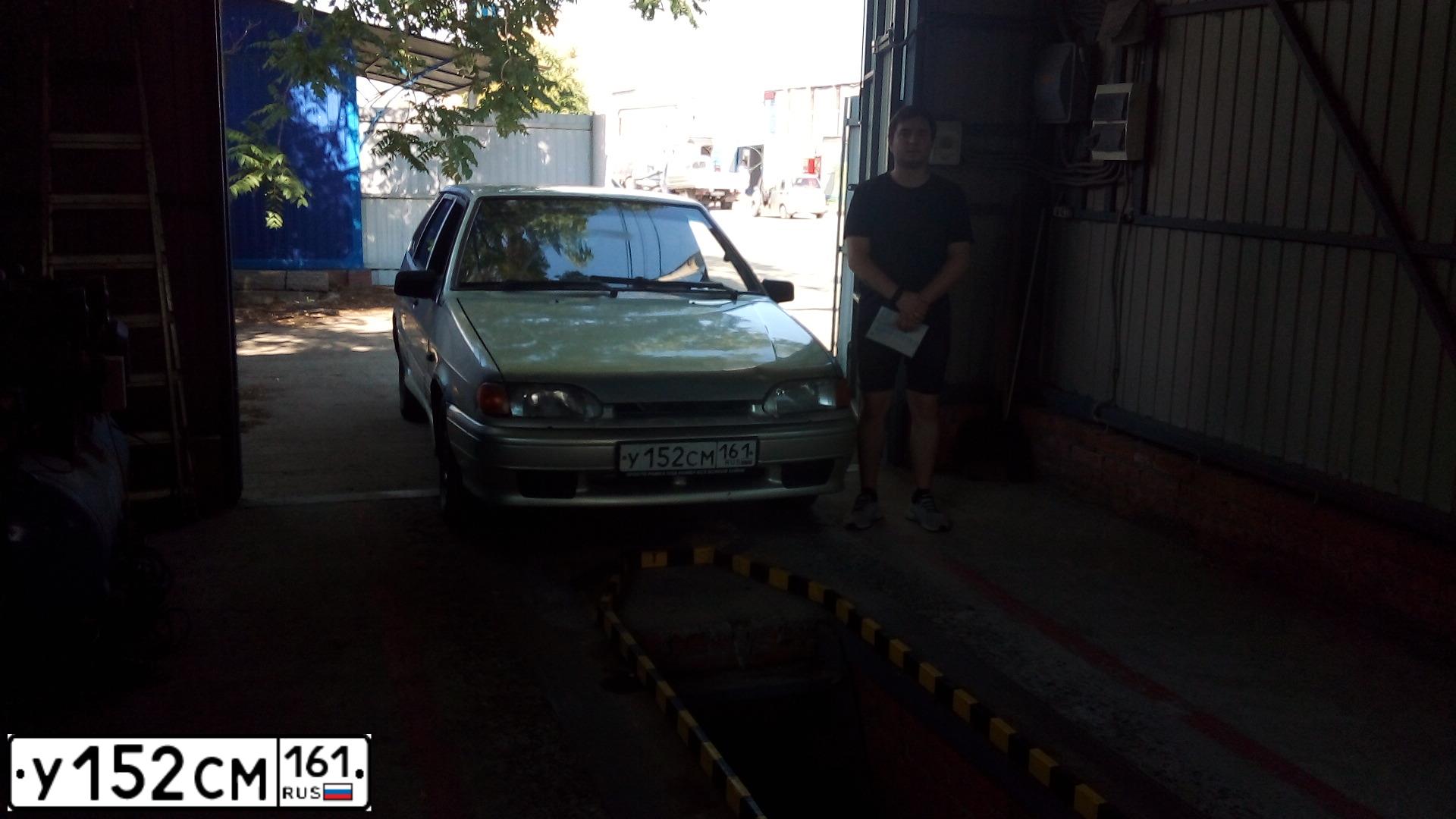 Фото автомобиля LADA 2114 SAMARA, 2007 — госномер У152СМ161. Цвет: СЕРЕБР-БЕЖЕВЫЙ