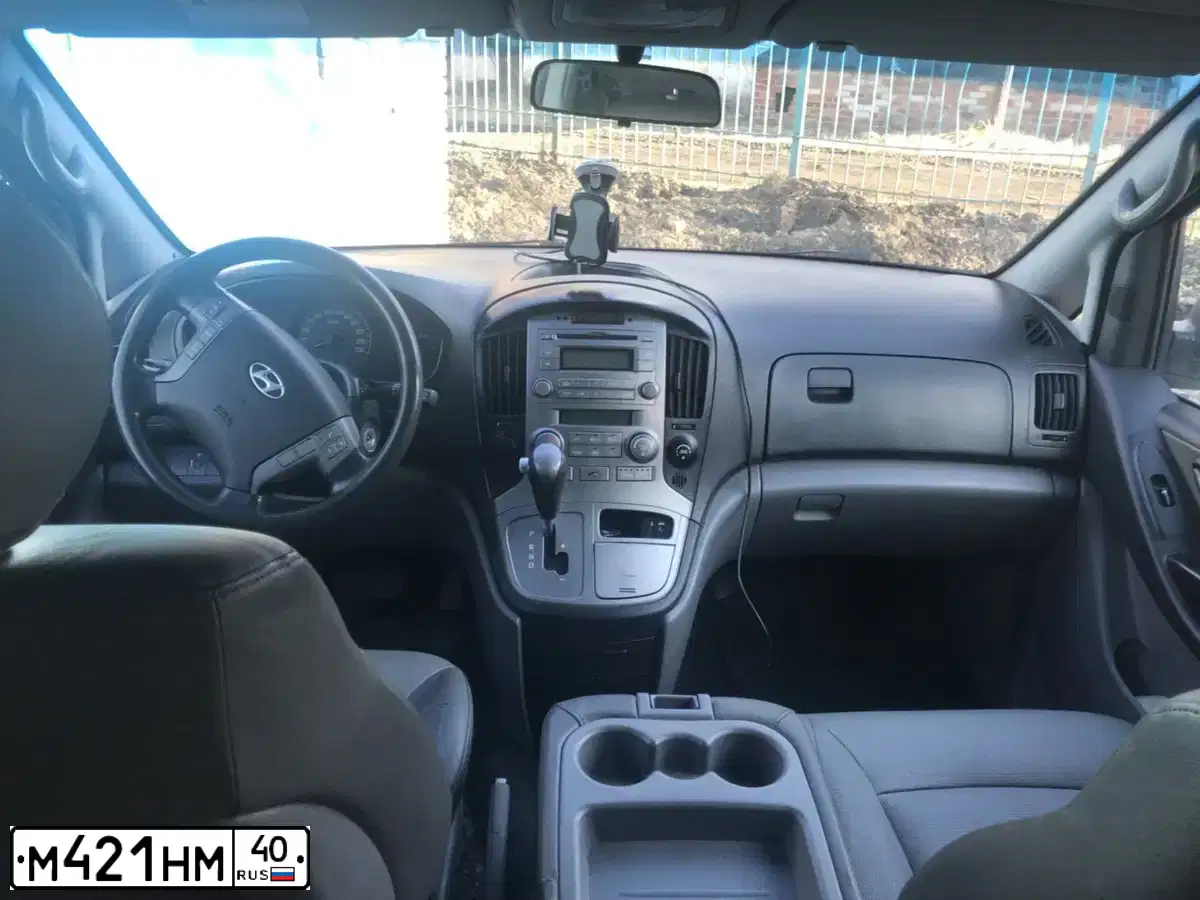 Фото автомобиля HYUNDAI GRAND STAREX, 2010 — госномер Т060УА174. Цвет: Серый