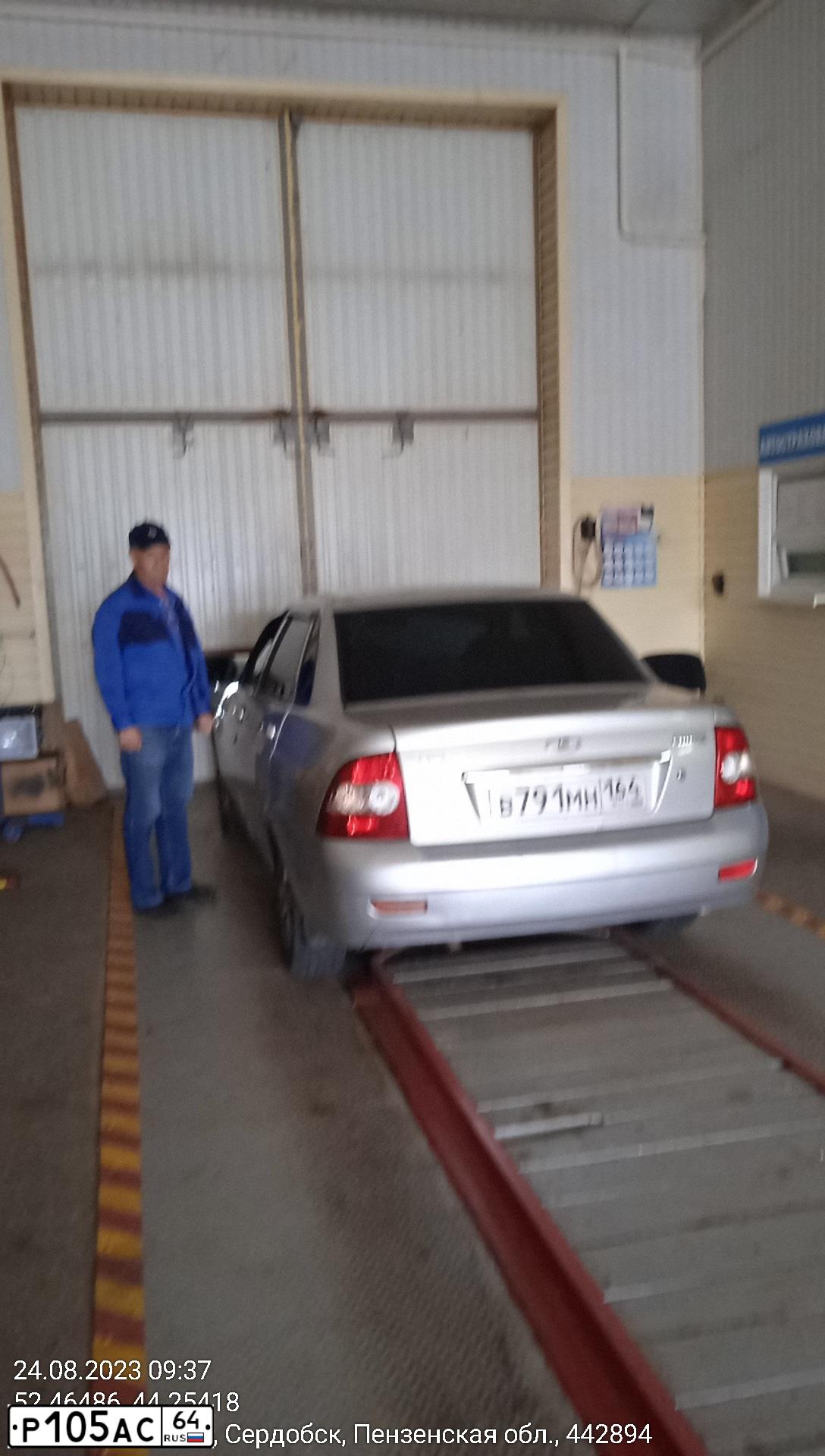 Фото автомобиля LADA 2170 PRIORA, 2008 — госномер М350АМ164. Цвет: СЕРЕБРИСТЫЙ