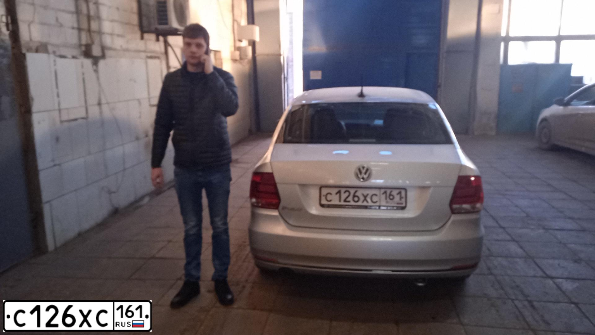 Фото автомобиля VOLKSWAGEN POLO, 2017 — госномер О481МО761. Цвет: Серебристый