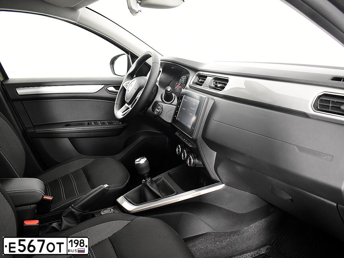 Фото автомобиля RENAULT ARKANA, 2019 — госномер Е567ОТ198. Цвет: Коричневый