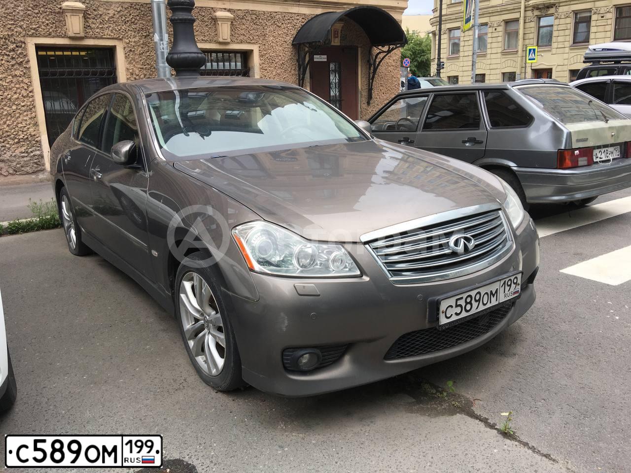 Фото автомобиля INFINITI M, 2008 — госномер Т279МХ199. Цвет: Коричневый
